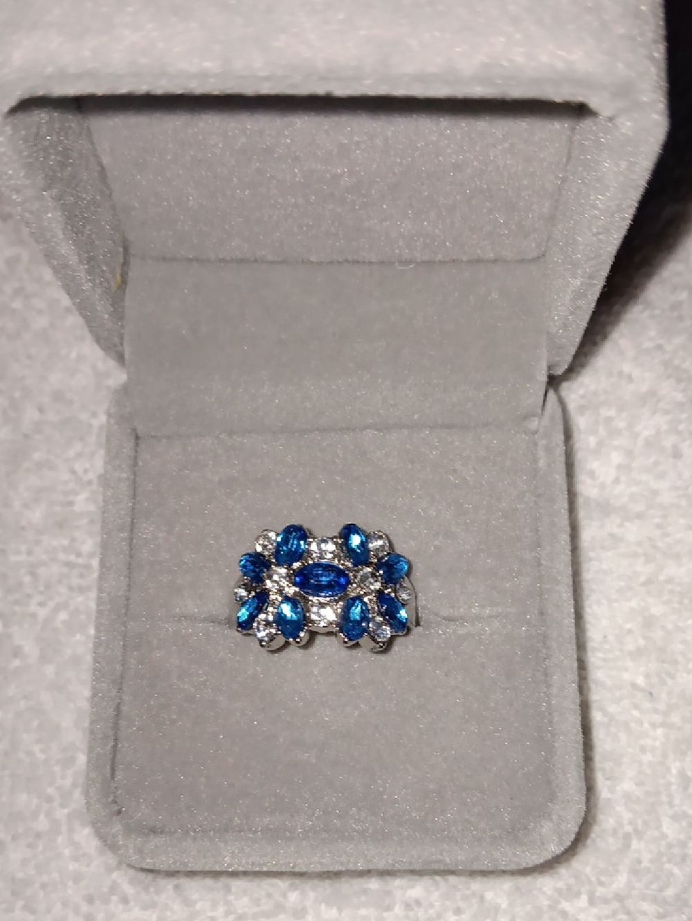 Elegant Blue Faux Gemstone Ring Size 9 NWOT